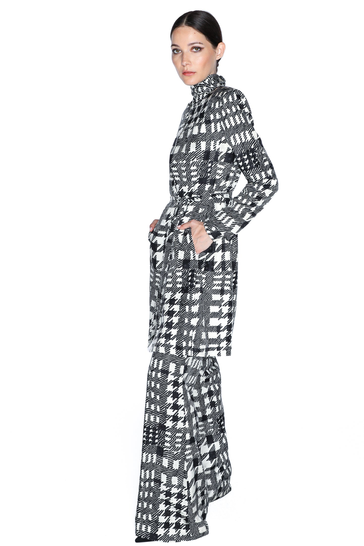 'PEGGYS HOUNDSTOOTH' COLLARLESS WRAP COAT - - Libertine